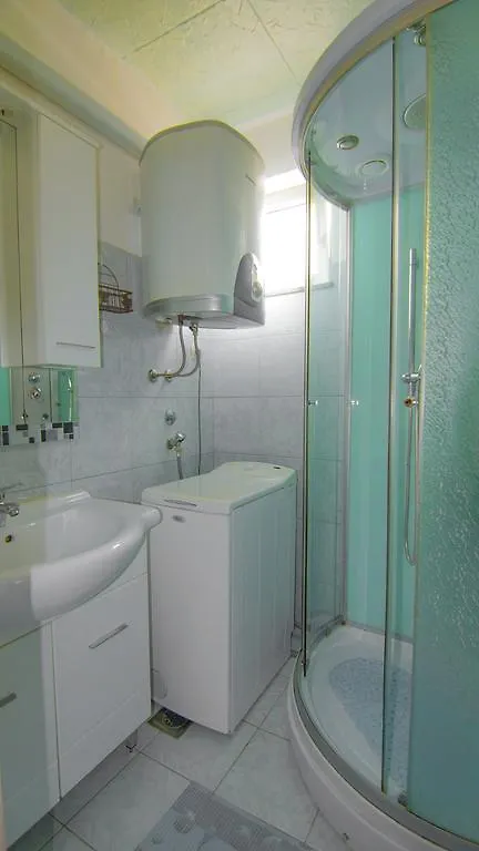 Apartments Katica Pola 0*,